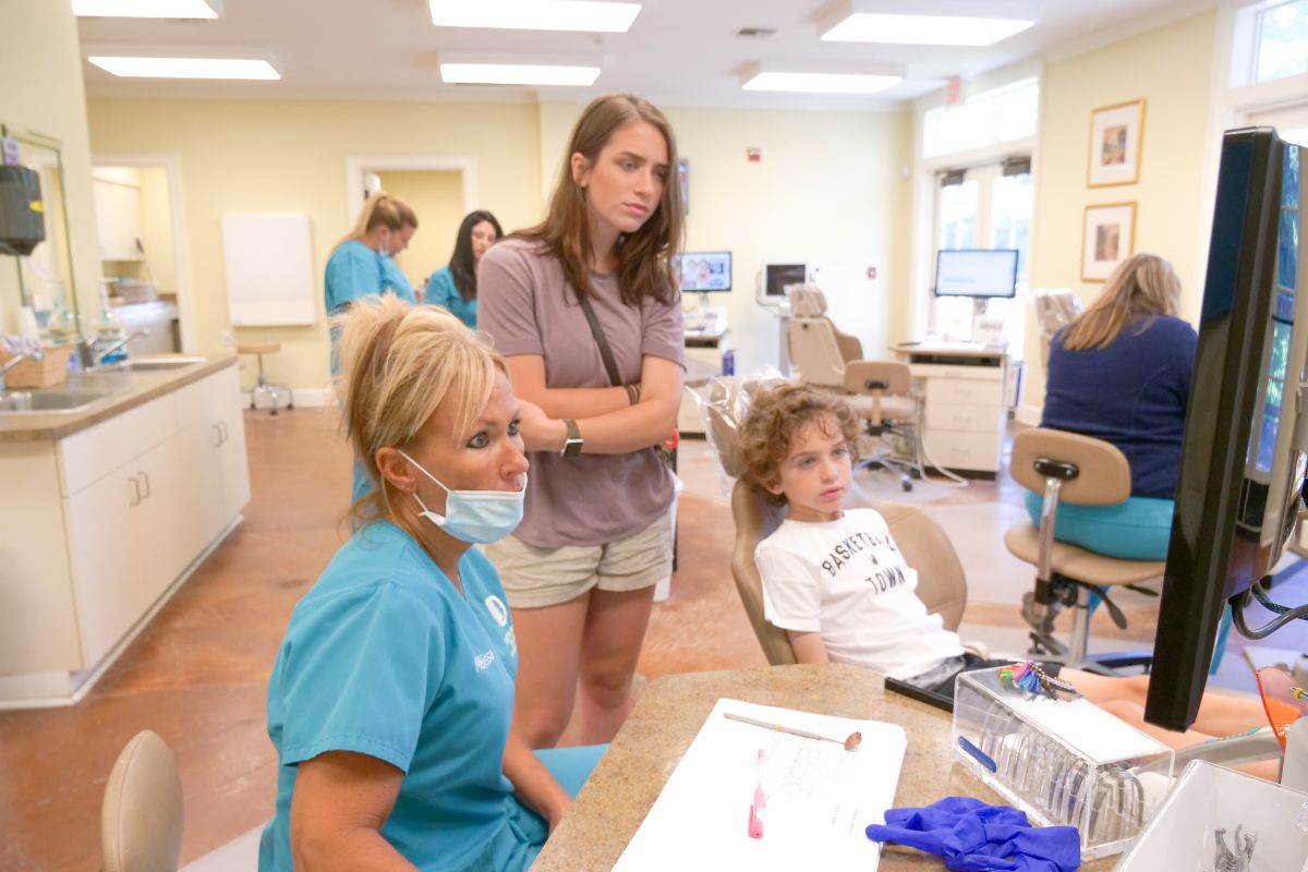 Bennett assistant talking to a patient's mom